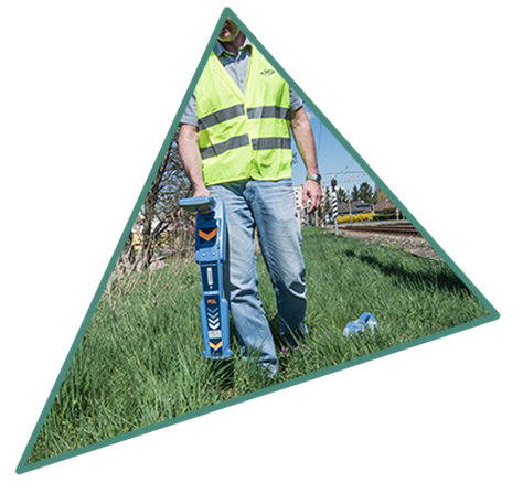 Techniker ortet die Lage einer Stromleitung.