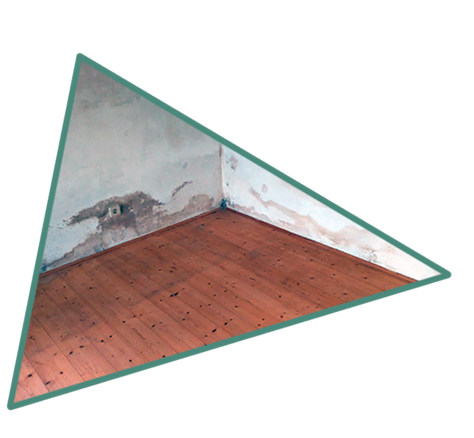 Aufsteigende Feuchtigkeit an der Wand.